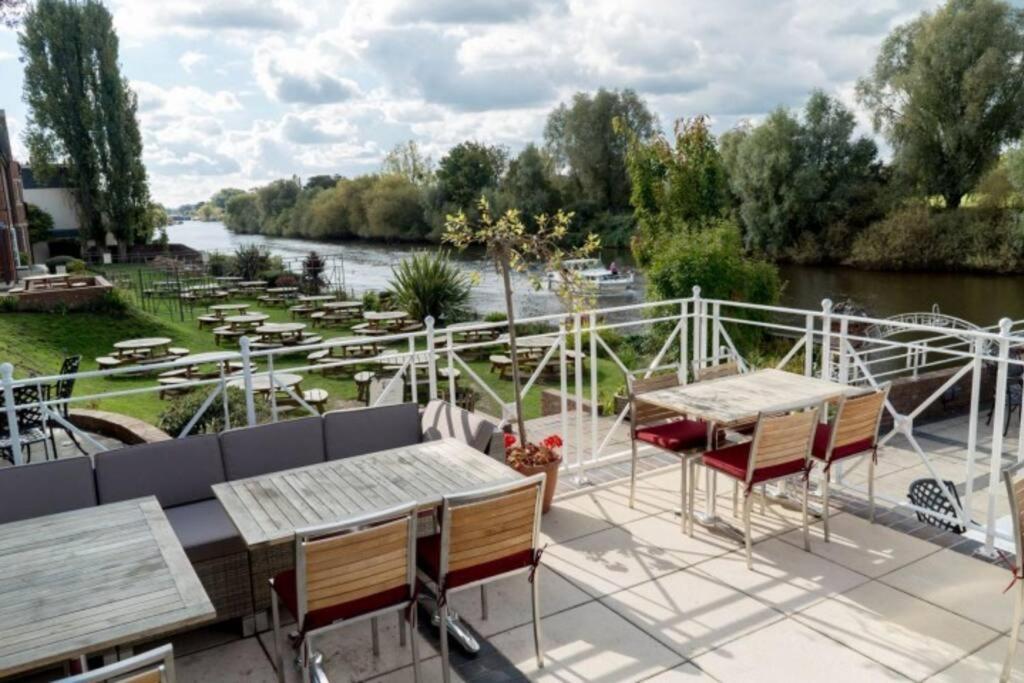 Unrivalled Location - Five Star - Worcester Apartment Экстерьер фото