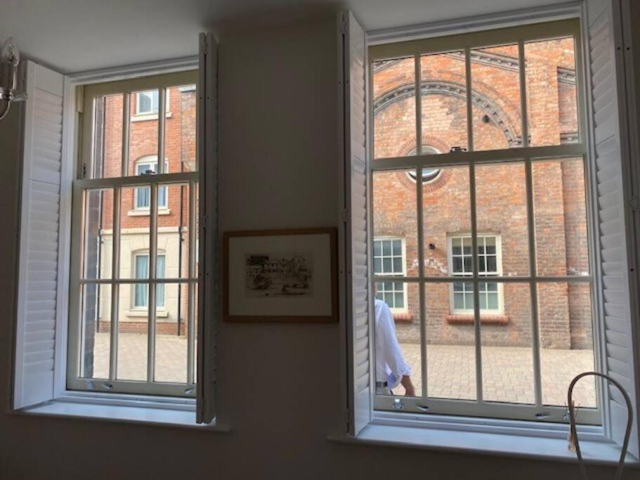 Unrivalled Location - Five Star - Worcester Apartment Экстерьер фото